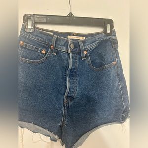Levi Ribcage Shorts Size 26